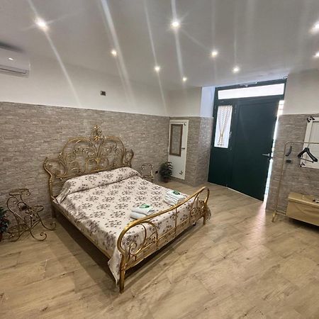 B&B La Storia Bari Bagian luar foto