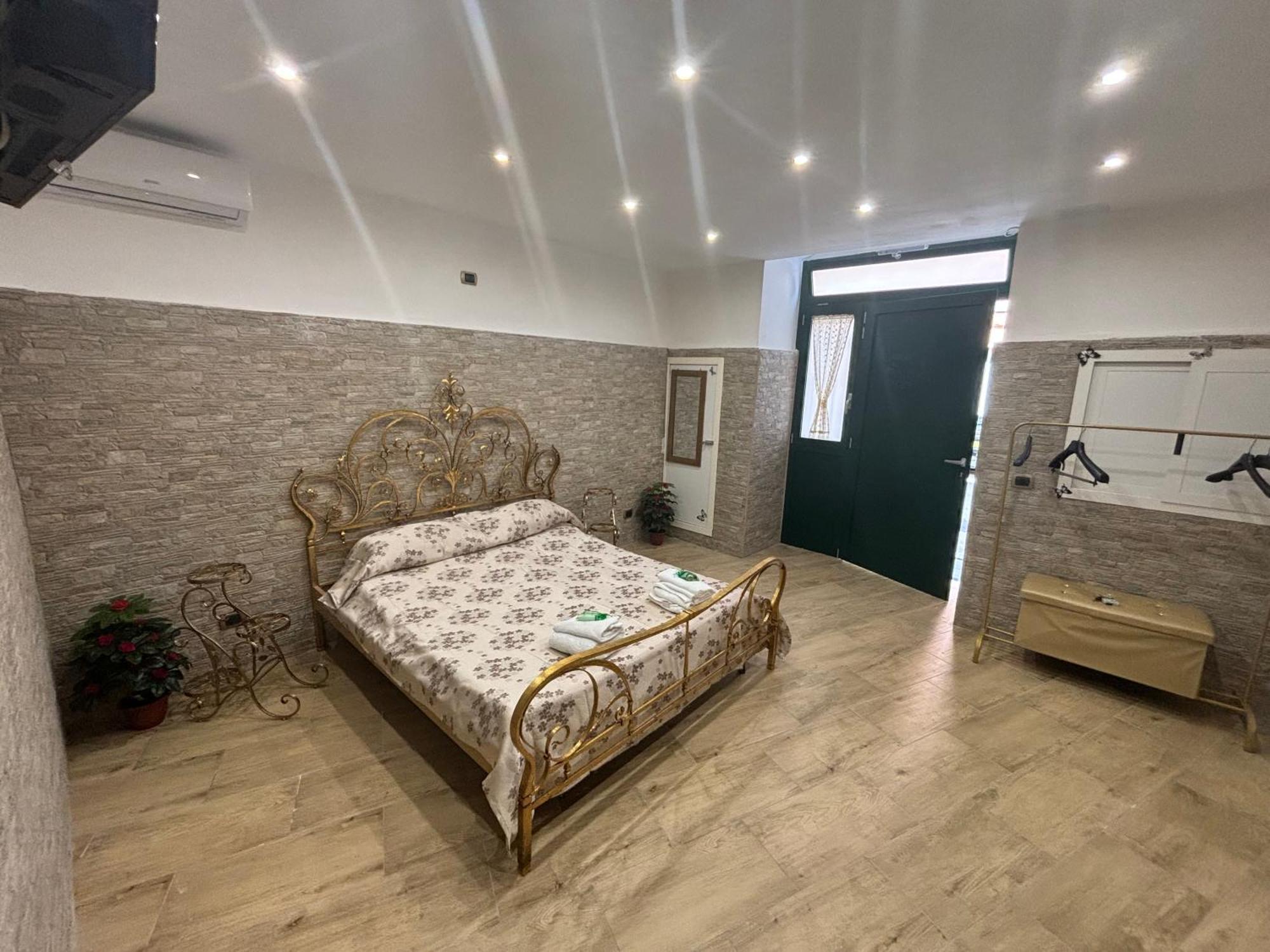 B&B La Storia Bari Bagian luar foto